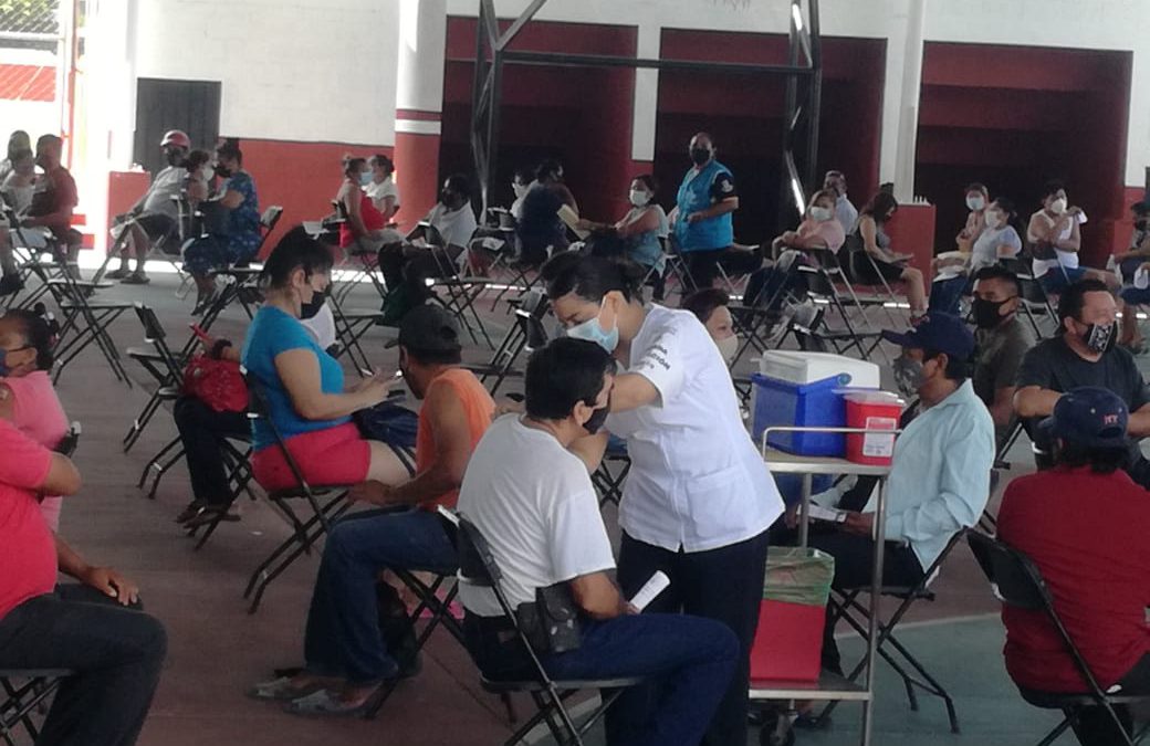 Aplicación de vacunas anticovid en Valladolid, Yucatán. Foto: Cortesía.