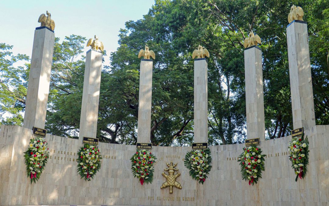 Monumento a los Niños Héroes ubicado en el parque de Santa Lucía, en la ciudad de Valladolid, Yucatán.