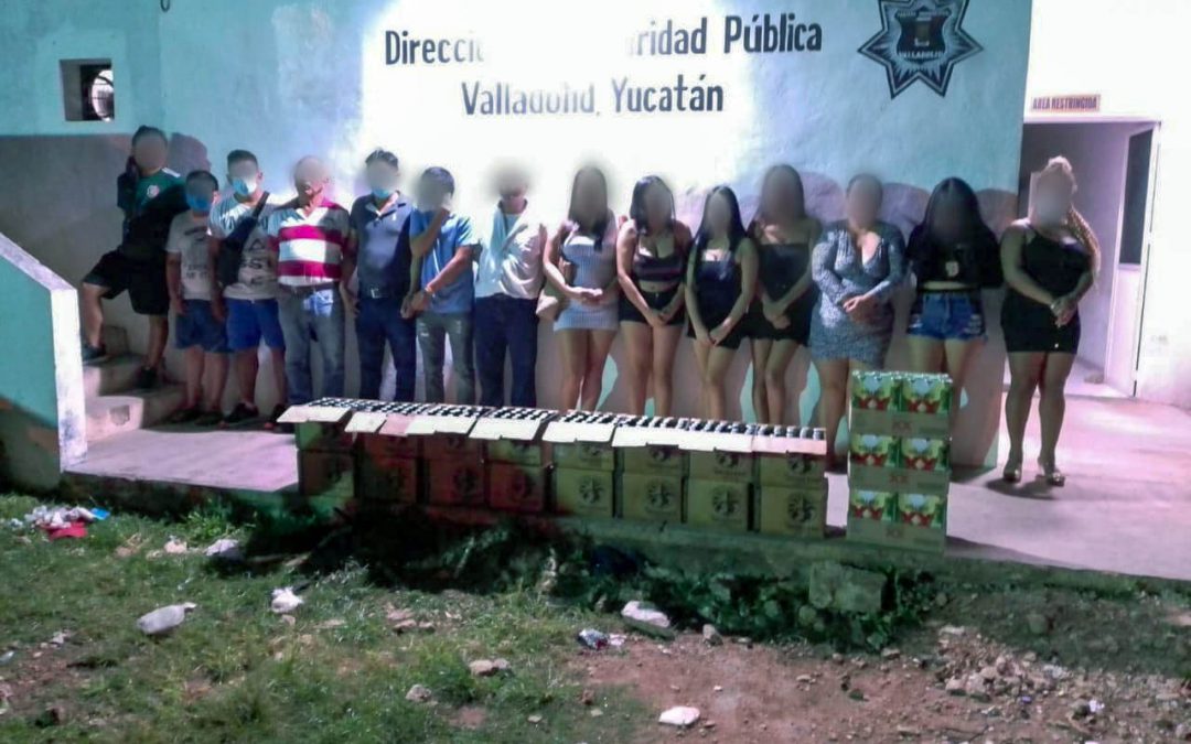 Fueron detenidas 14 personas en un lupanar que operaba en la colonia Esmeralda, ubicada al oriente del fraccionamiento Flor Campestre, en la ciudad de Valladolid, Yucatán.