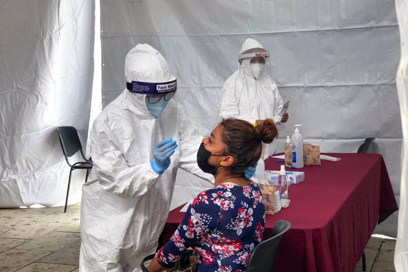 La Secretaría de Salud del estado hizo un llamado a la población a no bajar la guardia y bajar el ritmo de sus actividades ante el incremento de casos de la variante más contagiosa del coronavirus en el estado: Ómicron.