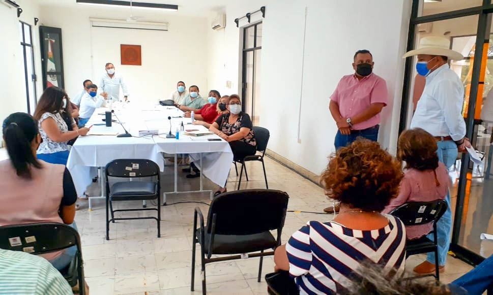 El alcalde electo Pedro Couoh Suaste encabezó el proceso de entrega-recepción de la comuna tizimileña.