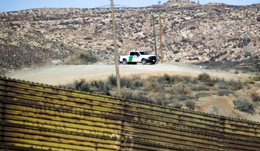 Madre e hija murieron en el desierto intentando llegar a los Estados Unidos, sobrevivió un pequeño de tan solo tres años.