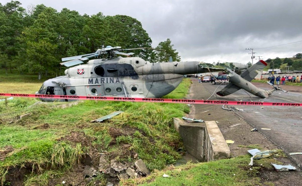 Cae a tierra helicóptero de la Marina de México