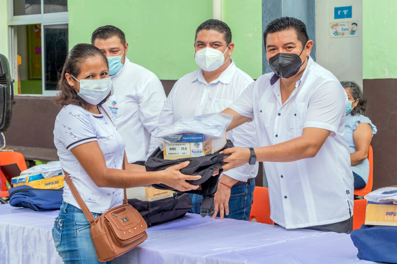 Inicia en Valladolid distribución de paquetes escolares del Programa Impulso Escolar.