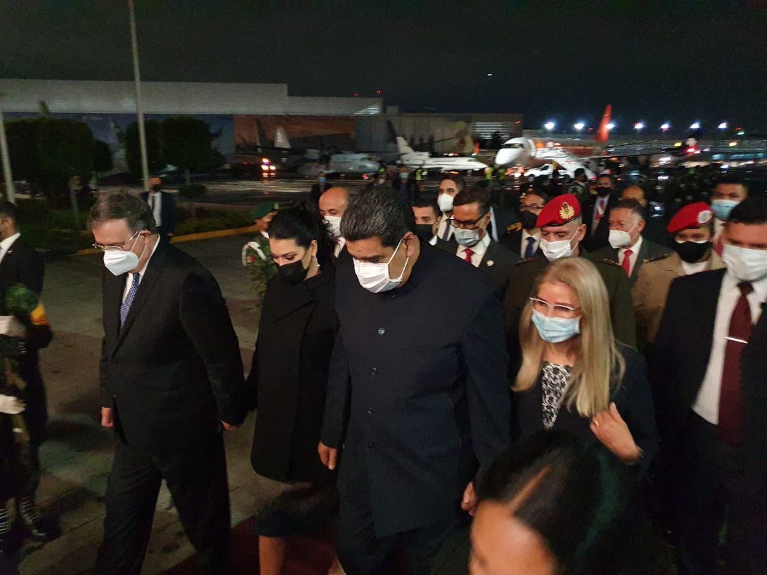 Llega Maduro a México para participar en Celac.