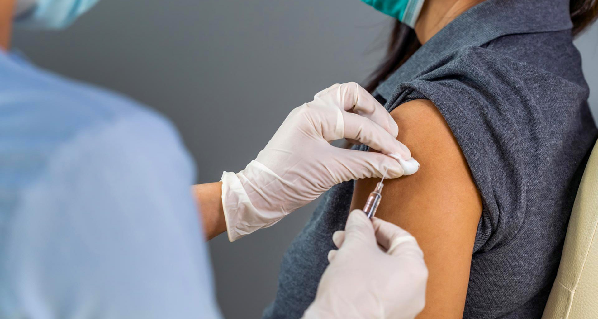 Las Ordenes de Vacunación serán necesarias para poner fin a la pandemia de covid-19, dice Fauci.