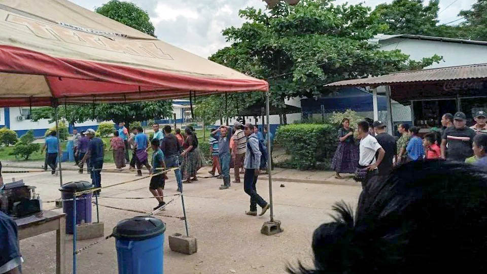 Los residentes retuvieron a las brigadas de vacunación por casi siete horas.