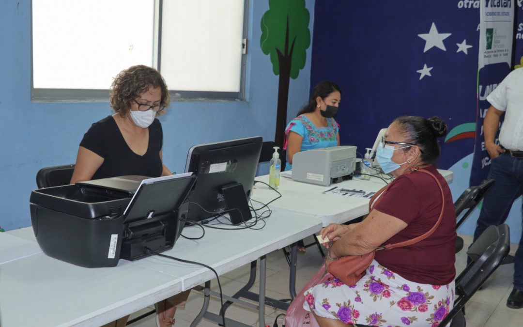 Recepción de solicitudes de atención de la población vulnerable en el DIF municipal de Valladolid.