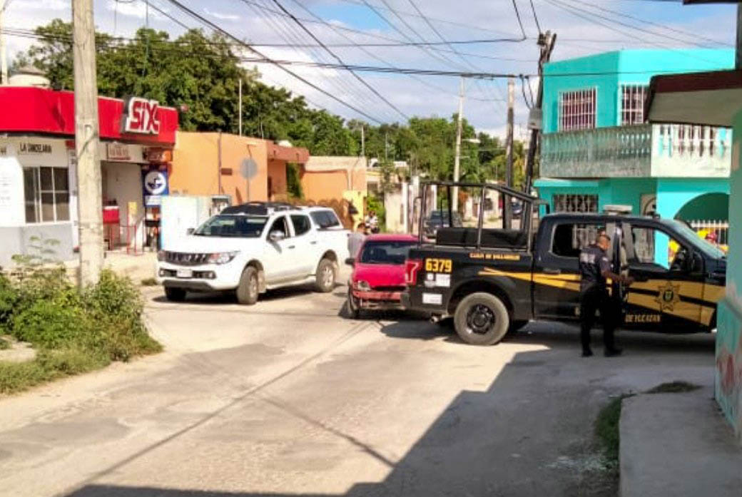 Policías Estatales chocan y quieren hacerse “Patos”.