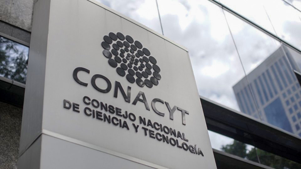 Conacyt prohíbe a investigadores emitir comentarios negativos.