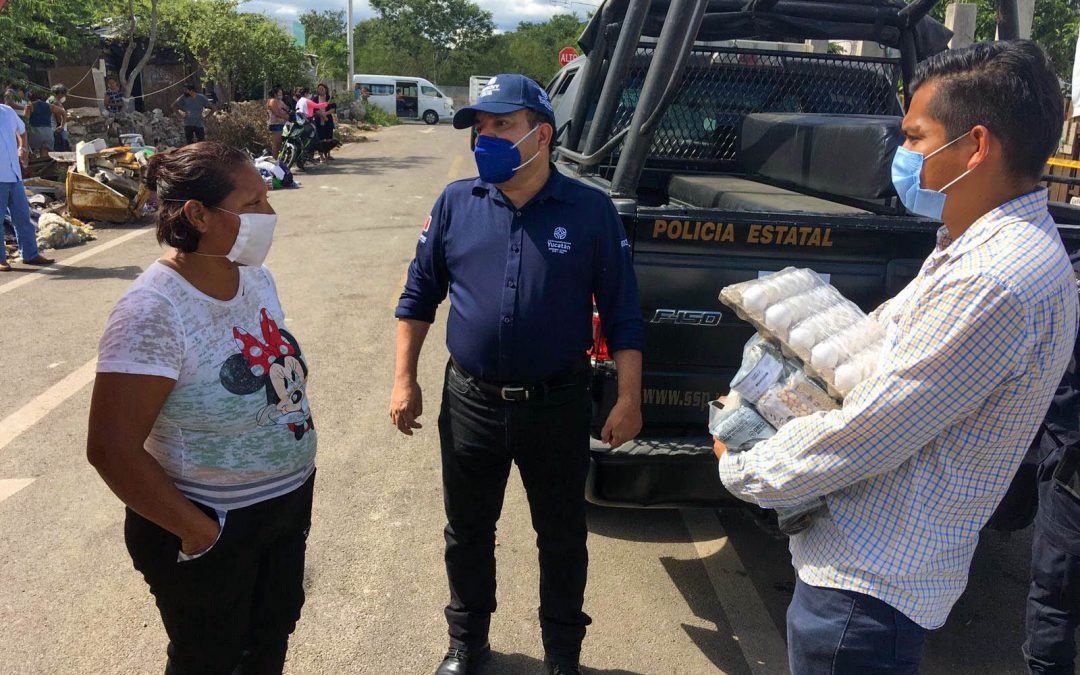 Entrega de apoyos a familias afectadas por el incendio de sus domicilios en la colonia Emiliano Zapata Sur III, de la ciudad de Mérida, Yucatán.