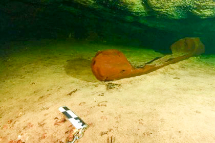 Hallan canoa prehispánica hundida en Yucatán durante obras del Tren Maya