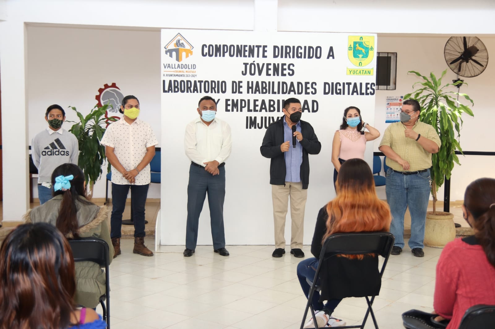 Inauguración de los talleres en el Centro Comunitario de la Colonia Fernando Novelo.