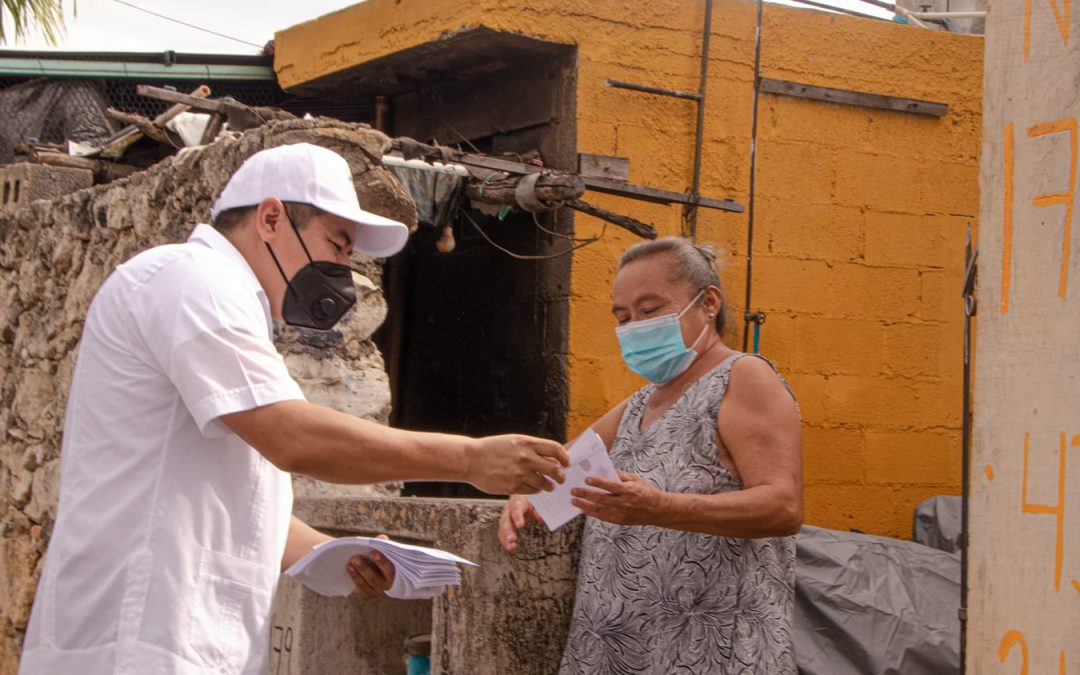 El alcalde vallisoletano recorrió varias calles para hablar con la gente y avisarles de las obras que se realizaran, para que tomen las medidas necesarias.