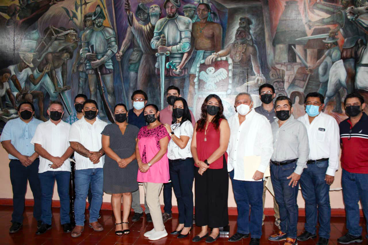 El presidente municipal Alfredo Fernández, se reúne con integrantes de la Coparmex.
