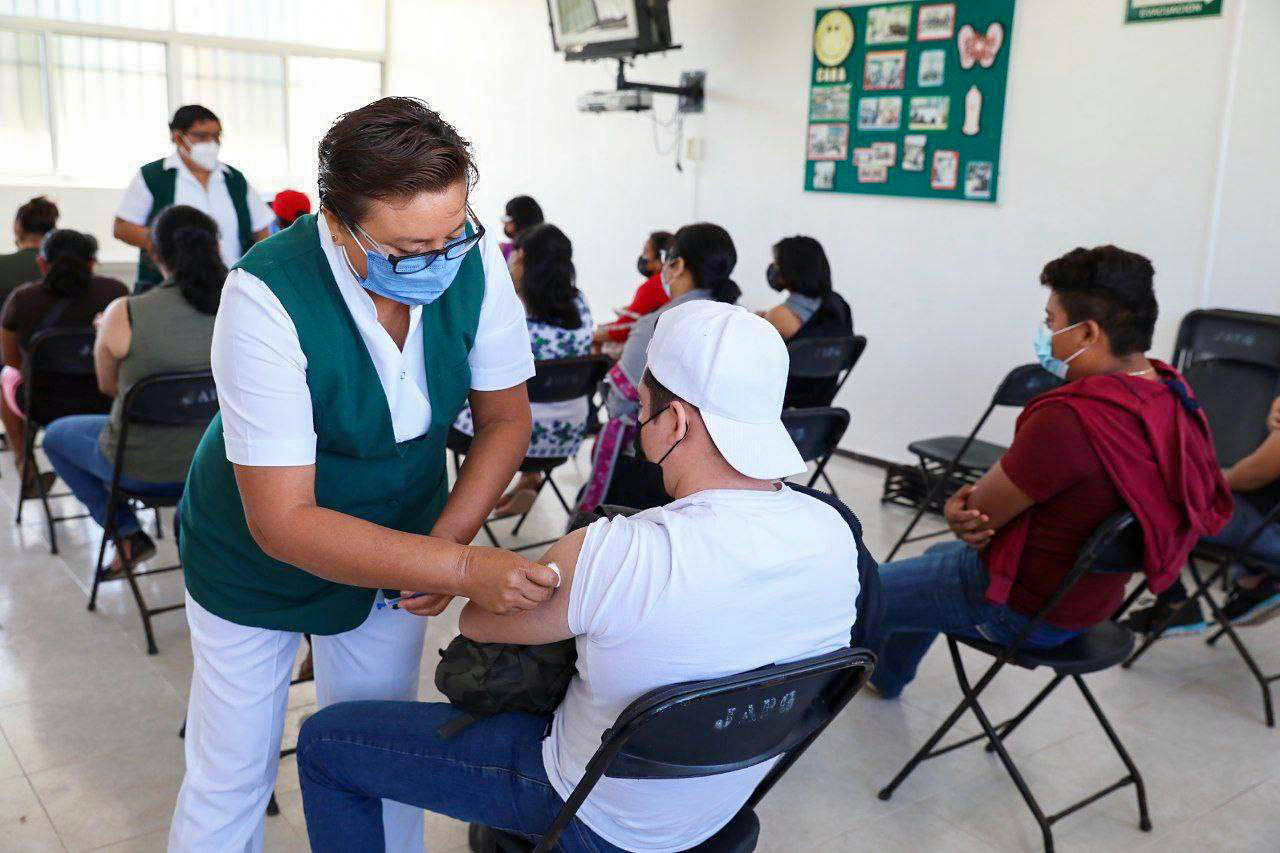 Inicia vacunación de adolescentes esta semana en Mérida y 67 municipios más.
