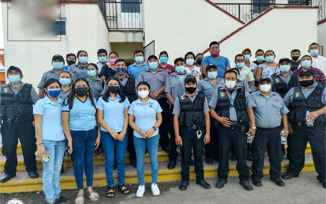 Personal que participó en la realización de los talleres contra la violencia familiar en el municipio de Kaua, Yucatán.