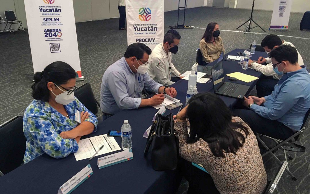 Mesas de dialogo se llevaron a cabo en el salón Uxmal del Centro de Convenciones Siglo XXI.