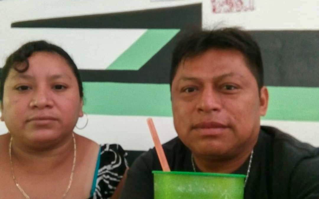 El presidente municipal de Kaua, C. Crescencio Noh Cen; acompañado por su esposa, C. Florencia Cahum, presidenta del DIF municipal.
