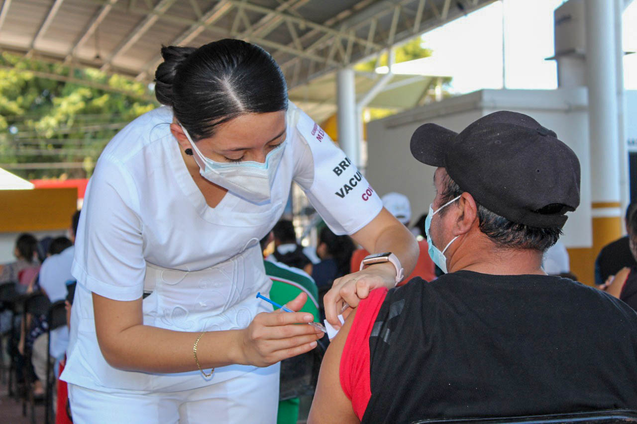 Inicia la inmunización de refuerzo para las personas de 40 a 59 años de edad