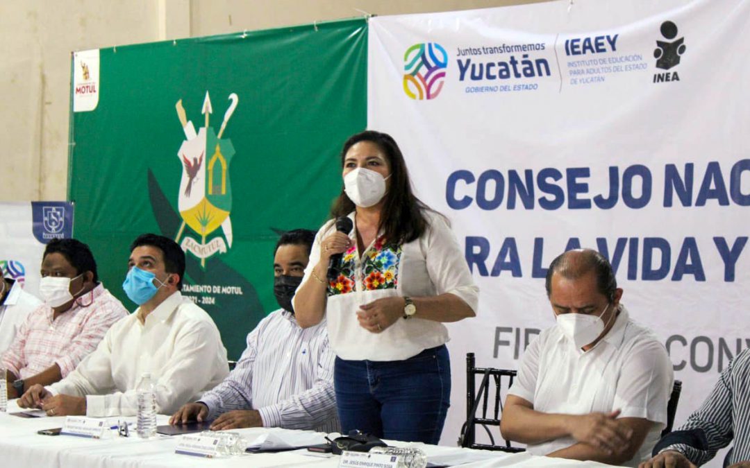 Rosa Adriana Díaz Lizama durante la implementación del nuevo comité en la ciudad de Motul.