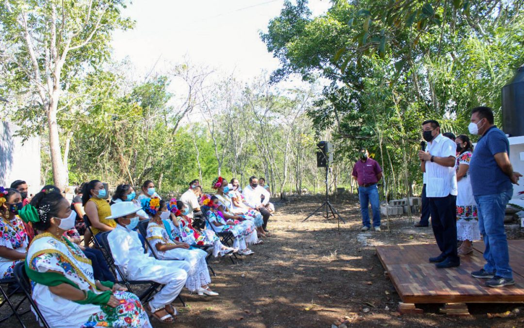 El alcalde se reunió con comisarios del municipio exhortándolos a trabajar por la conservación de la lengua maya en sus comunidades.