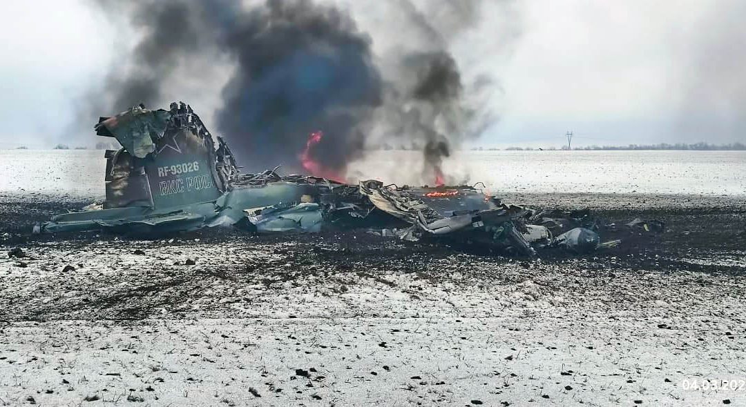 vión de combate ruso derribado por las fuerzas ucranianas de defensa.