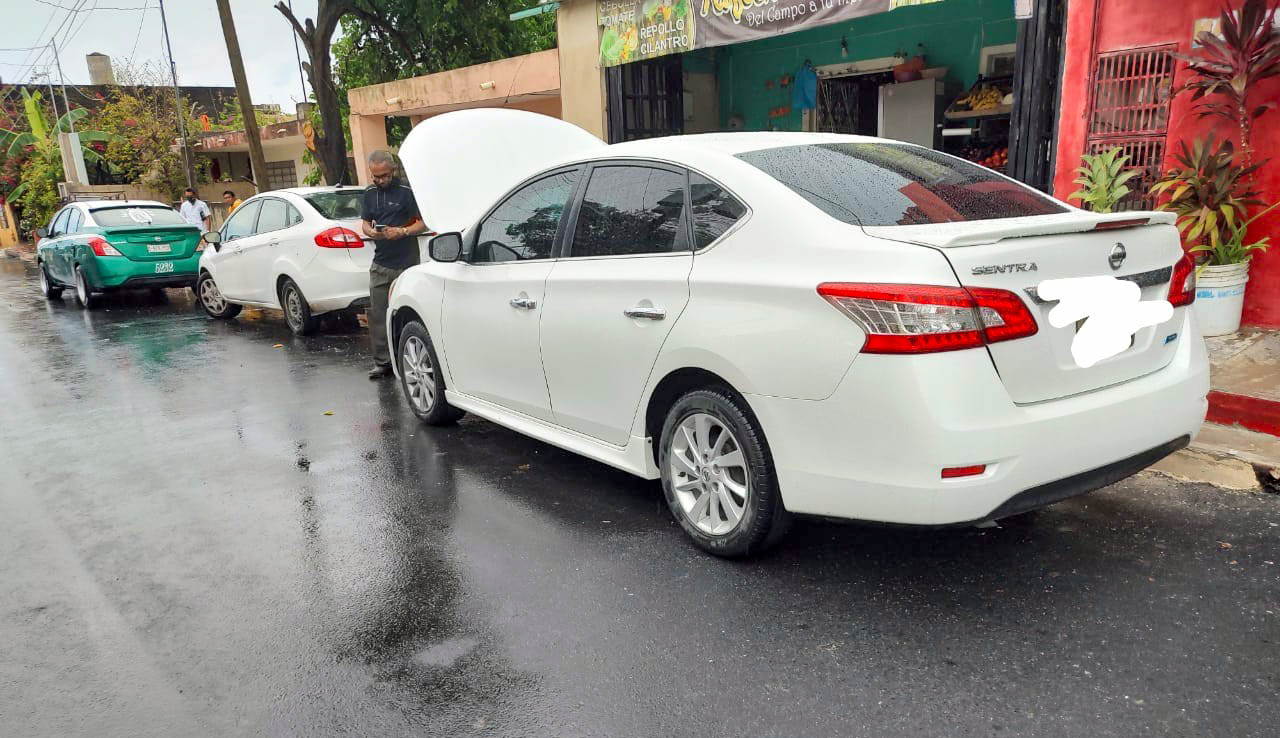 Taxi de Chemax se vuela el alto y colisiona