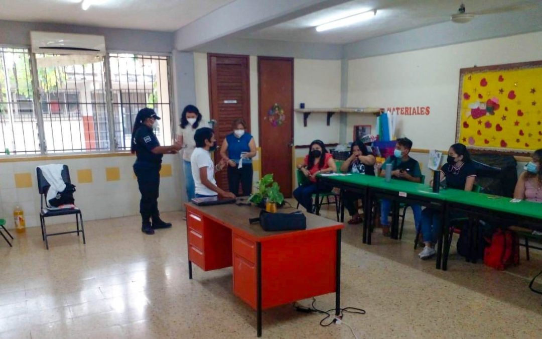 Las platicas y demostraciones se implementaron en primera instancia en el Centro de Atención Múltiple (CAM).