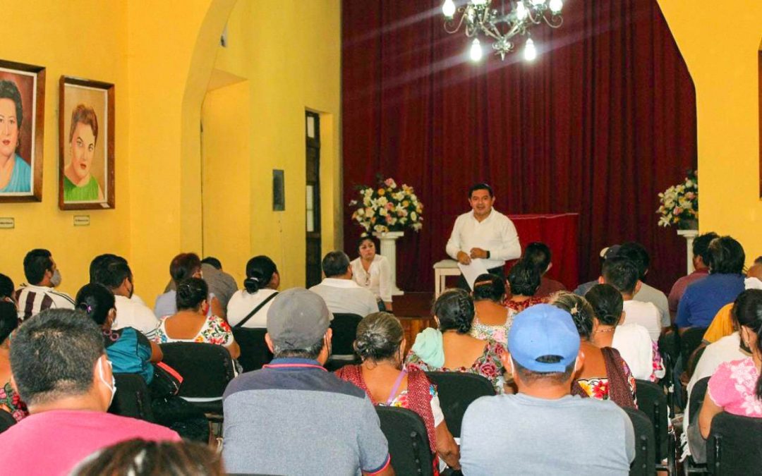 Reunión del presidente municipal, C. Alfredo Fernández Arceo con concesionarios de puestos del mercado municipal de Valladolid.