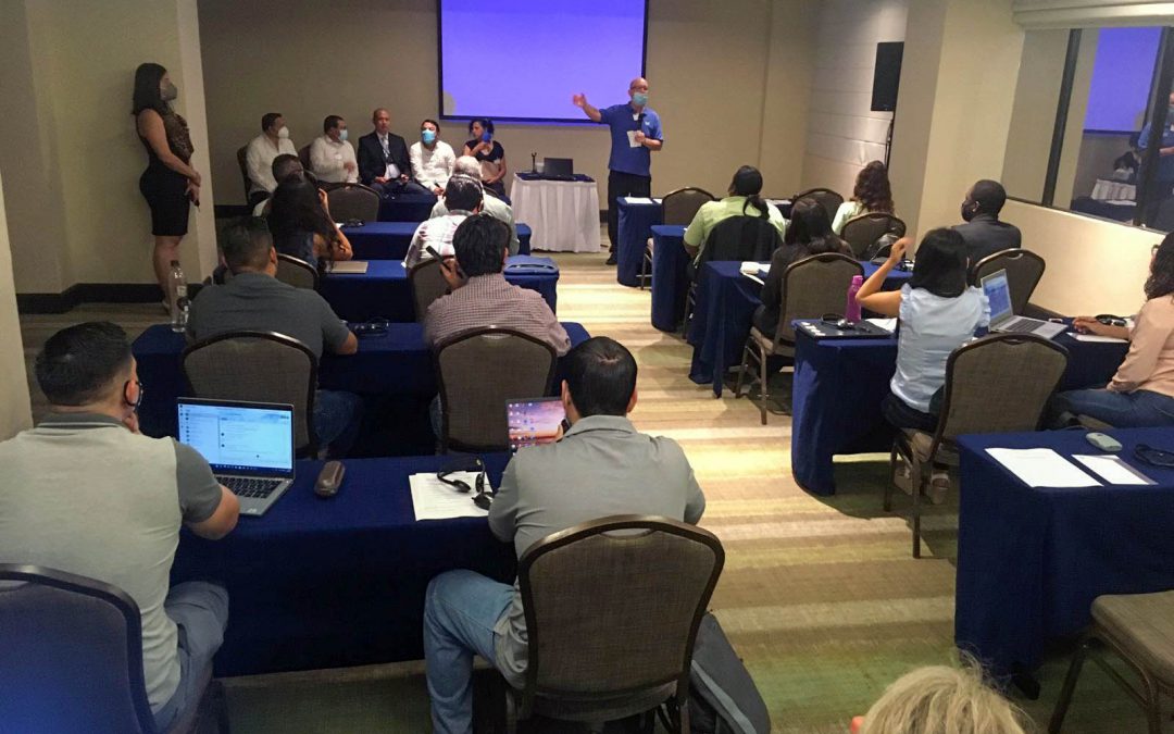 El taller fue impartido por especialistas del National Hurricane Center (NHC) y de la University Corporation For Atmospheric Research (UCAR) de los EE.UU.