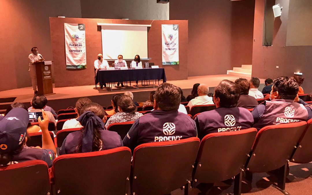 Personal de la CNDH impartió capacitación a personal de la coordinación estatal de Protección Civil del estado de Yucatán.