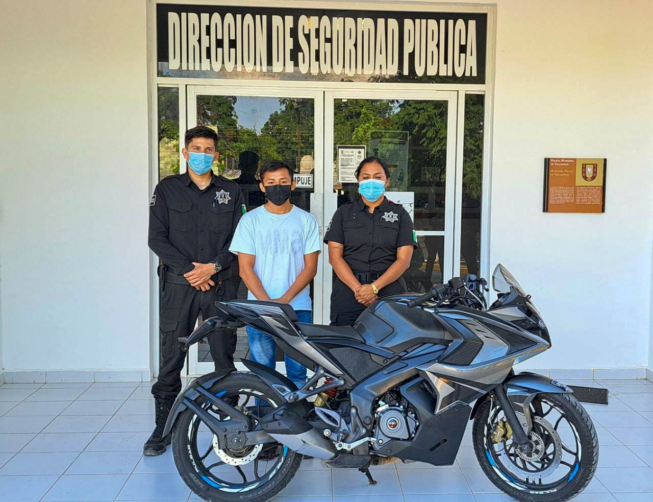 RECUPERAN MOTO ROBADA