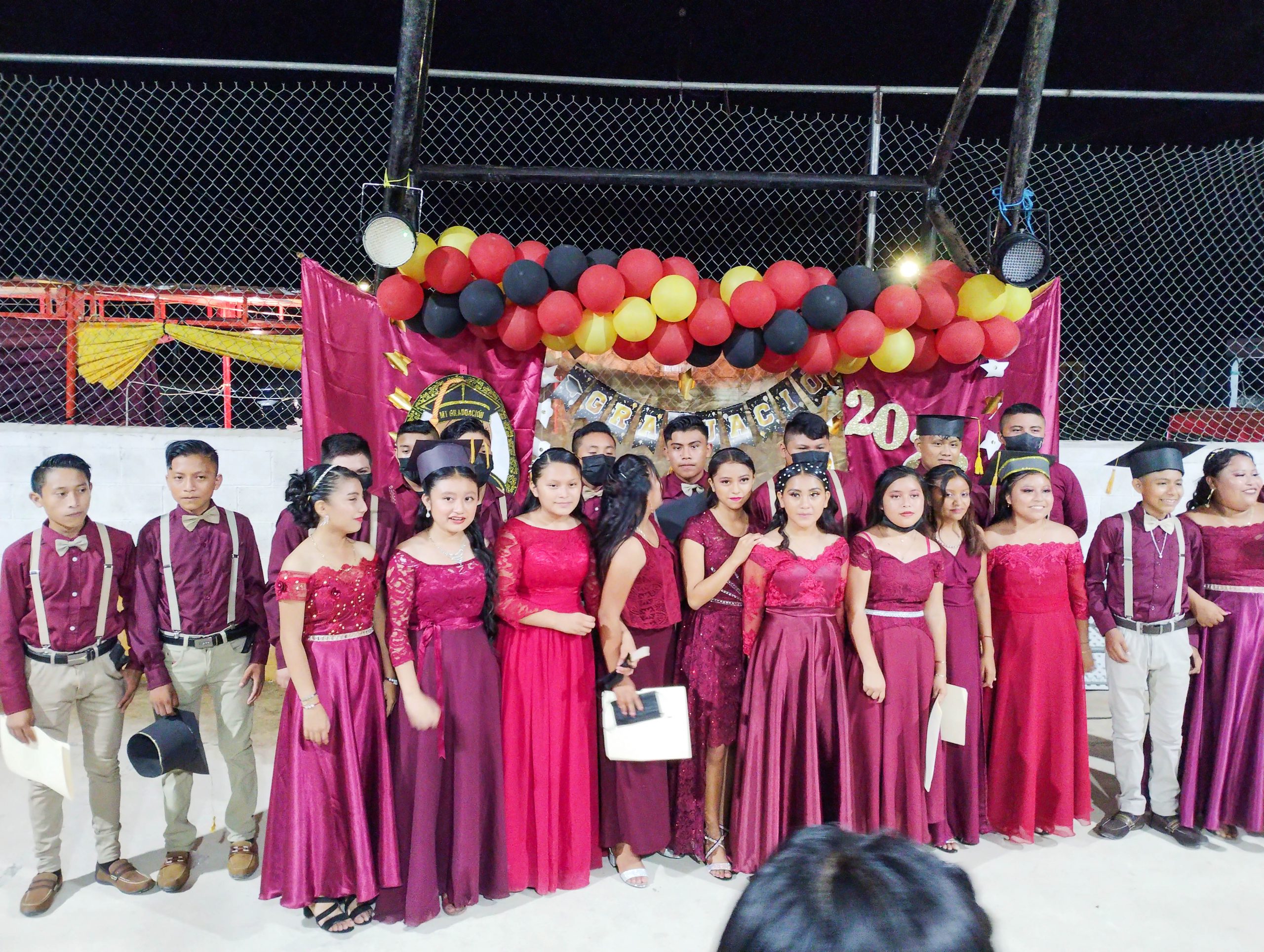 Egresan jóvenes de la secundaria de Kanxoc