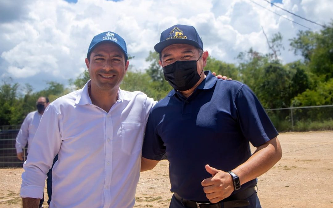 El Gobernador del estado de Yucatán, Mauricio Vila Dosal y el alcalde de Valladolid, Alfredo Fernández Arceo.