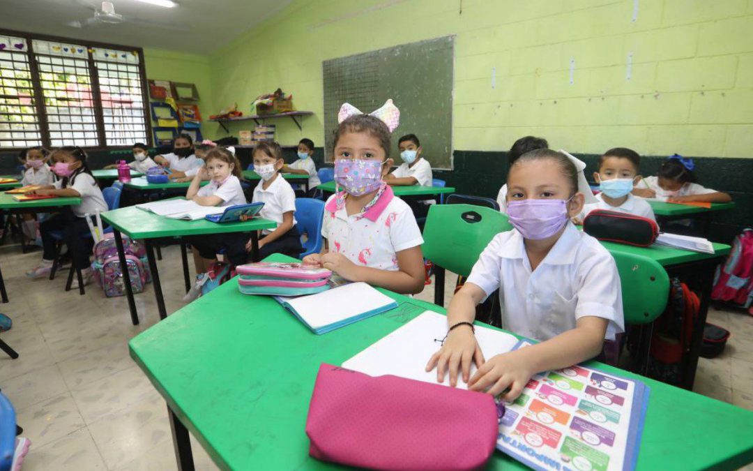 Miles de estudiantes regresaron a las aulas en el estado de Yucatán.