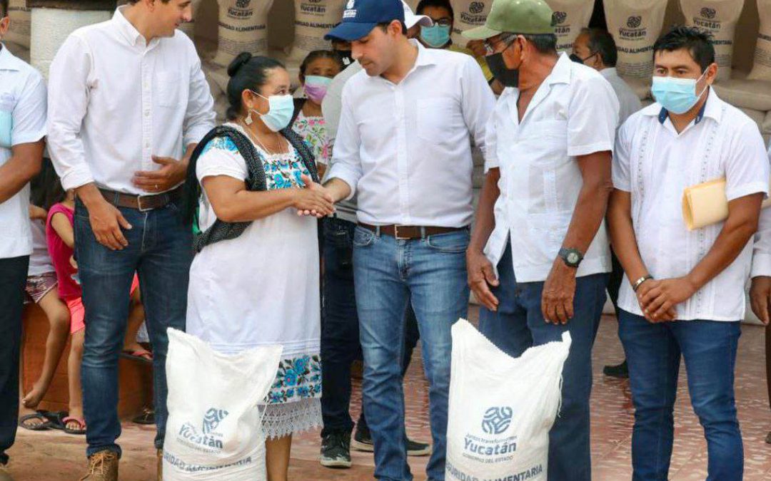 La entrega de apoyos alimentarios en el sur del estado fue encabezada por el gobernador del estado, Lic. Mauricio Vila Dosal.