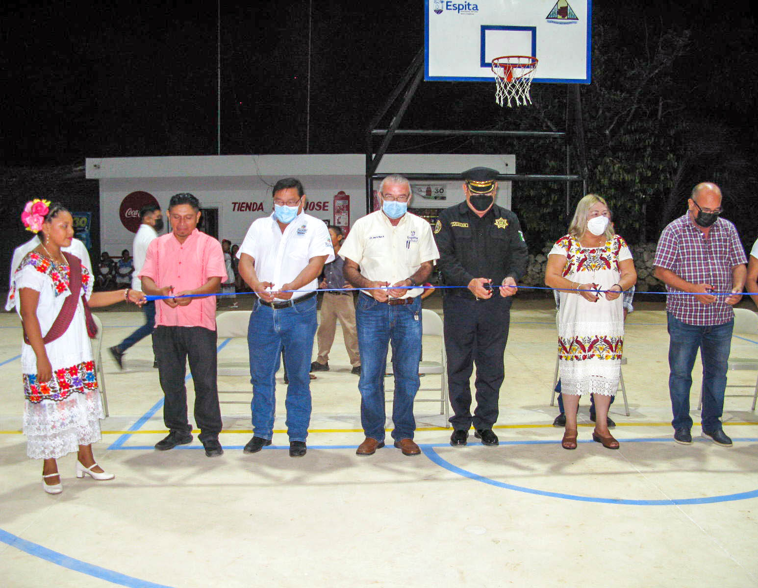 INAUGURAN CANCHA DE USOS MÚLTIPLES Y DOMO EN NACUCHÉ.