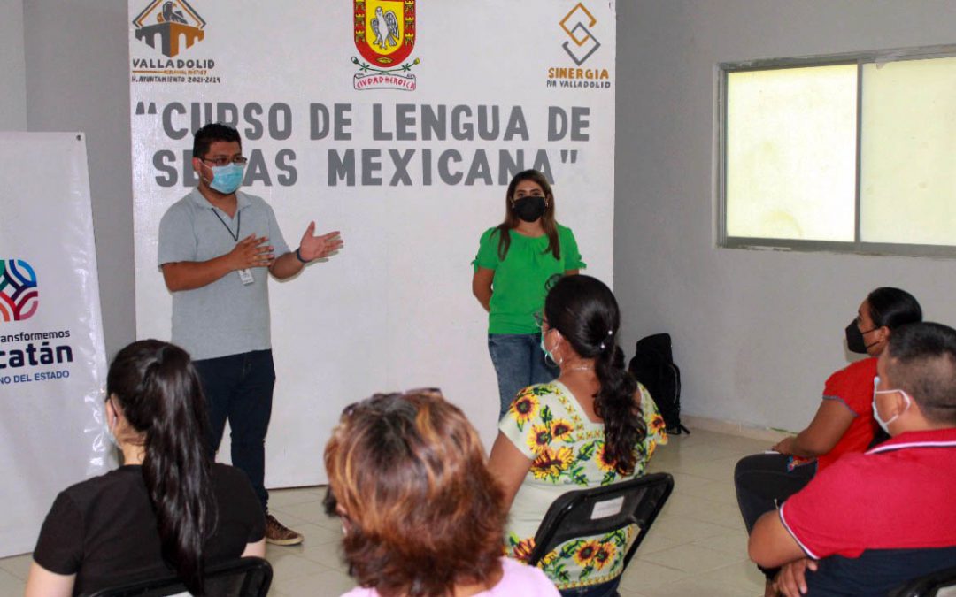 El DIF Municipal implementó un Curso de Lengua de Señas Mexicana, en el que participa personal del Ayuntamiento.