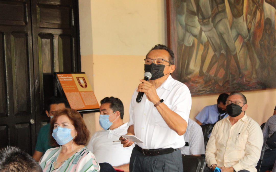 El Prof. Rene Chí Loría, director de la escuela primaria Carlos Novelo, del barrio de San Juan.