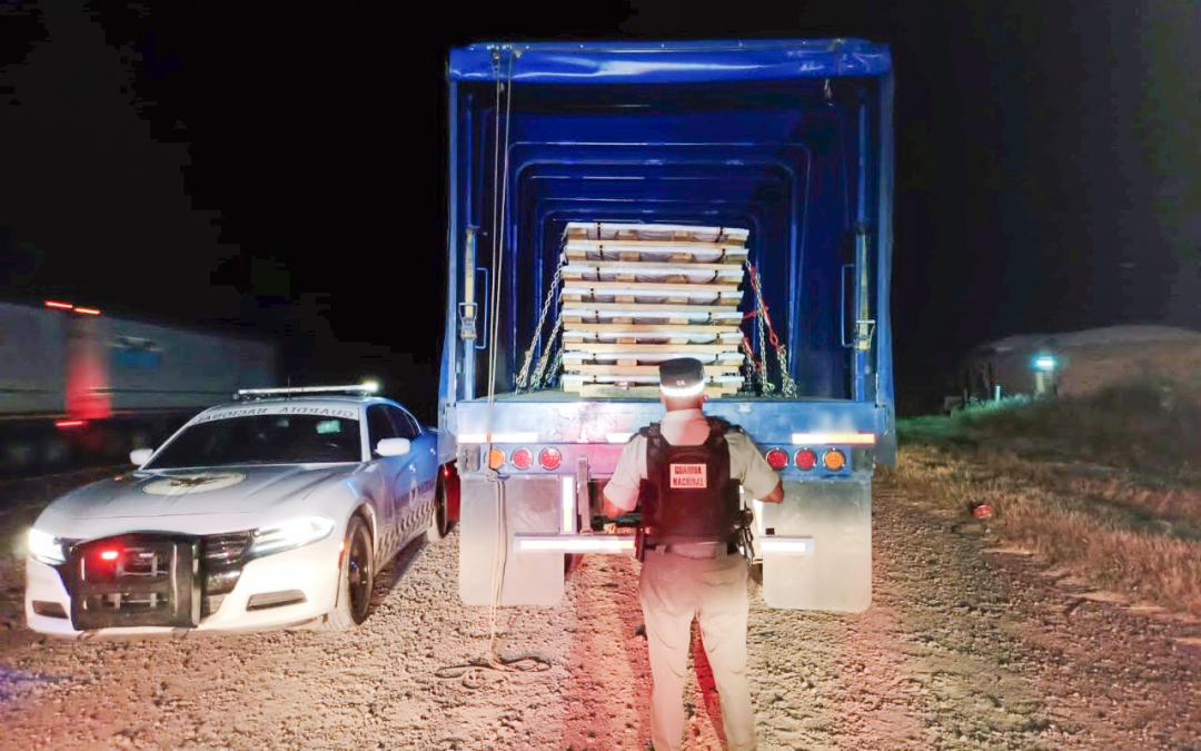 Tractocamiones y cargamento recuperado por la Guardia Nacional en los estados de Jalisco y Guanajuato.