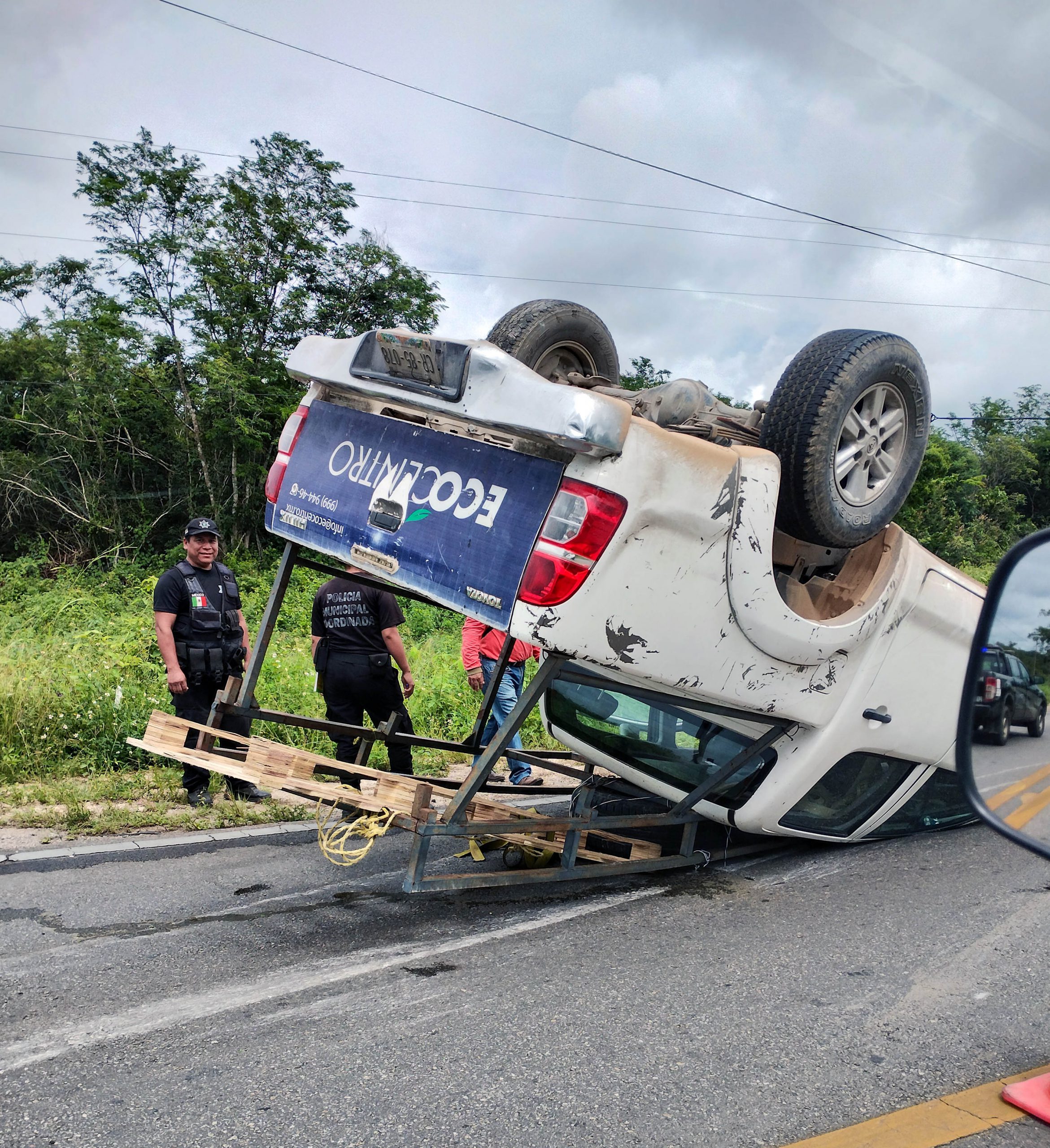 DORMITA Y VUELCA EN CARRETERA