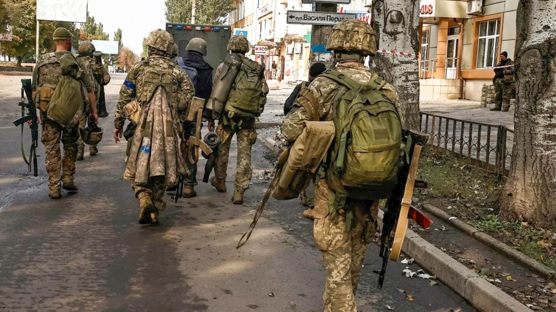 LAS TROPAS RUSAS SE RETIRAN DEL BASTIÓN DE LIMÁN PARA EVITAR EL CERCO UCRANIANO.