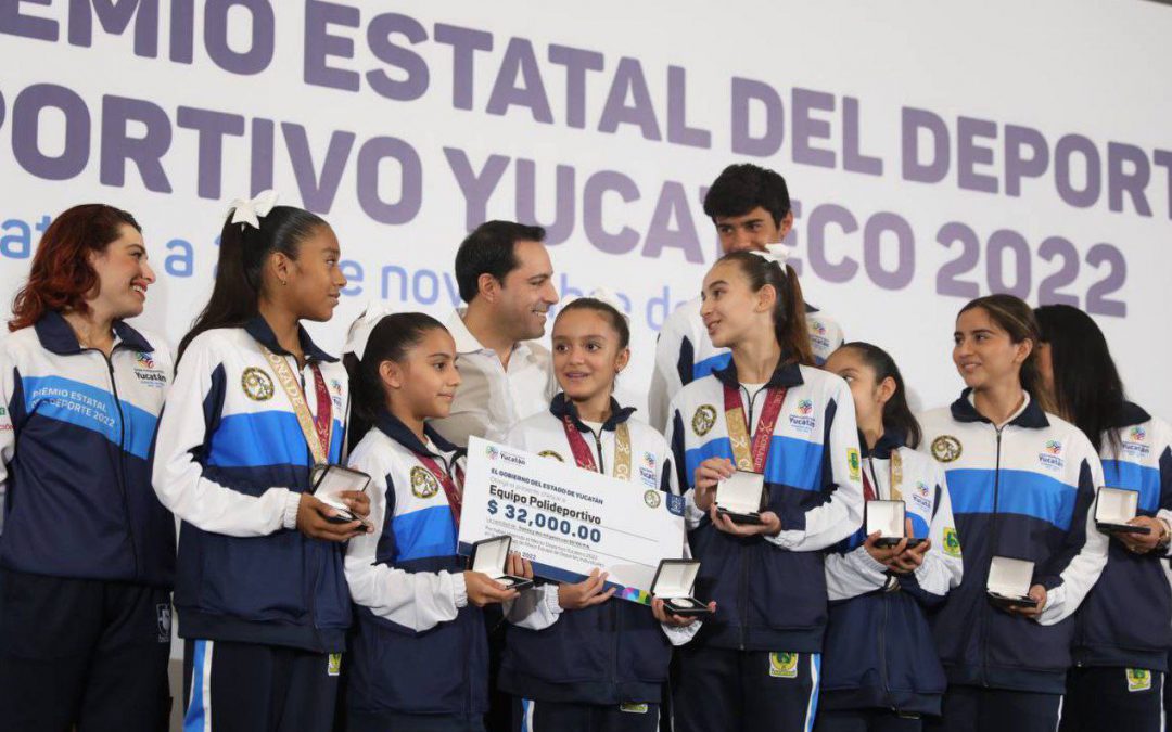 El gobernador del estado, Mauricio Vila Dosal entregó los premios y reconocimientos en las instalaciones del Centro Internacional de Congresos (CIC).