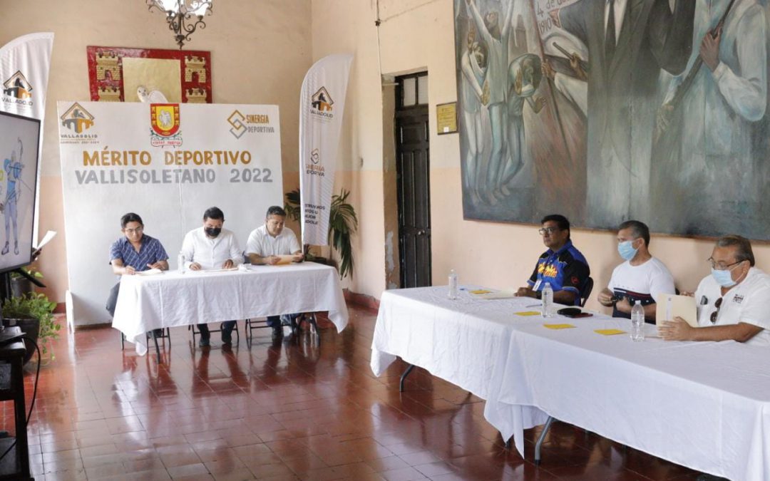 Rueda de prensa en el Salón de Los Murales en el palacio municipal de Valladolid.