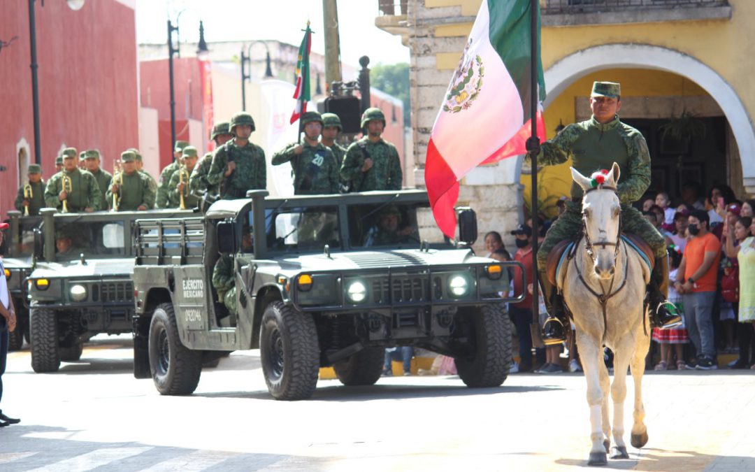 Contingente del XX Regimiento de Caballería Motorizado durante el desfile conmemorativo a la Revolución Mexicana iniciada en 1910 y que a la fecha se celebra su 112 aniversario.