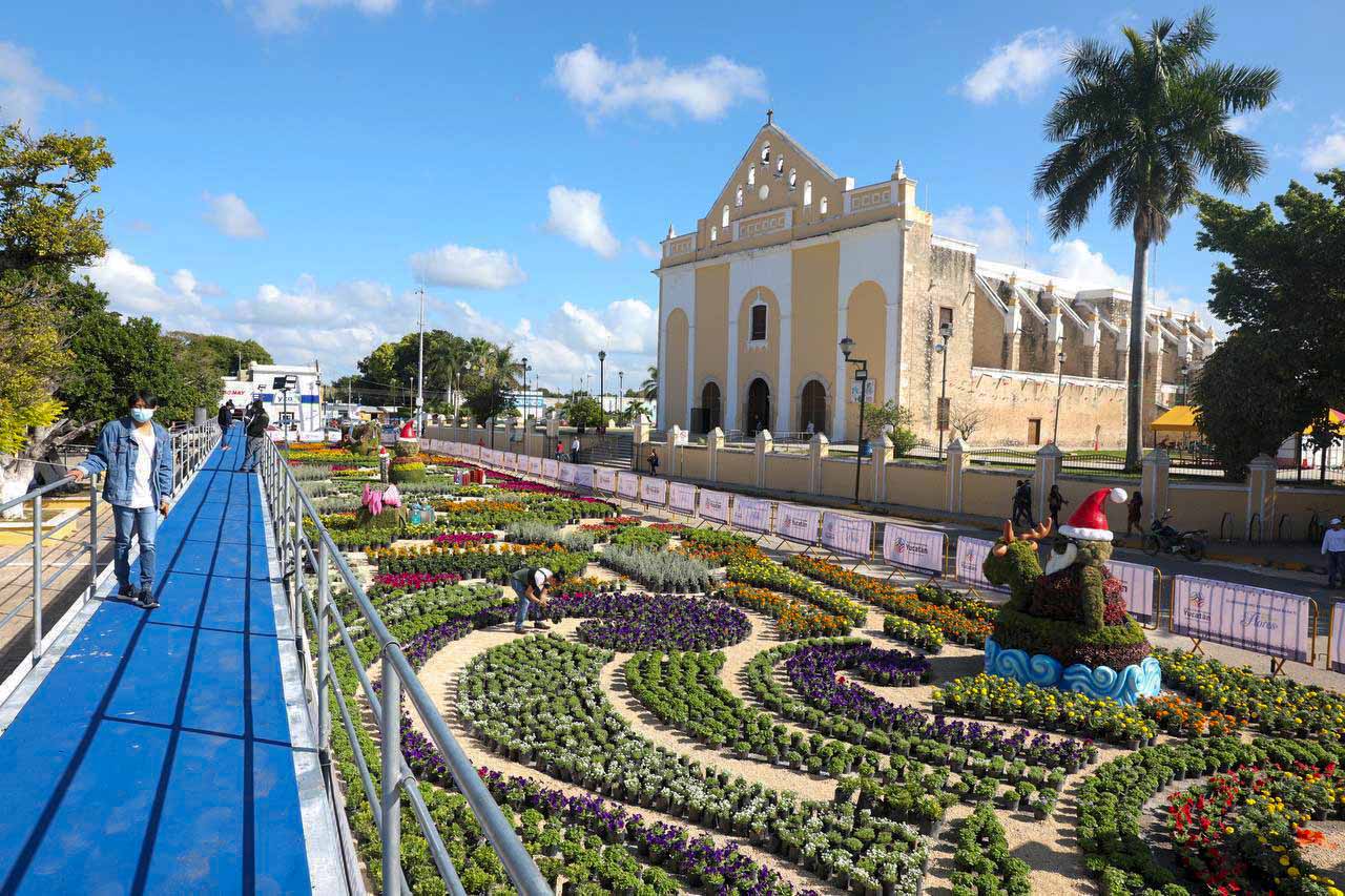 EL ATRACTIVO PASEO NAVIDEÑO DE LAS FLORES LLEGA A HUNUCMÁ