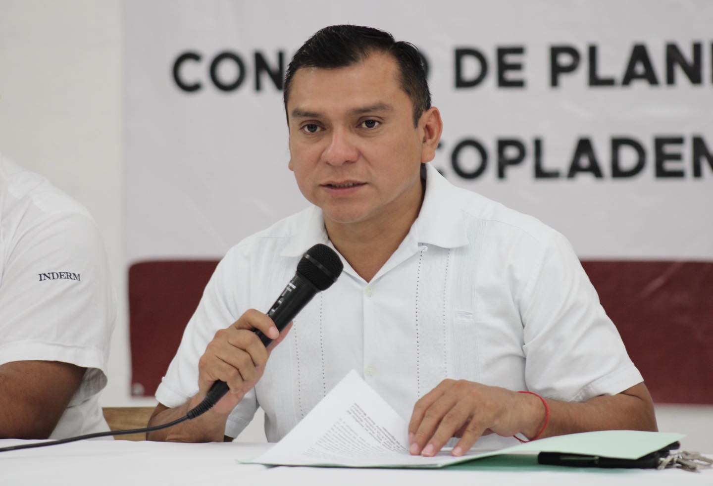 ALCALDE AMENAZA DE MUERTE A SU REGIDOR DE DEPORTES
