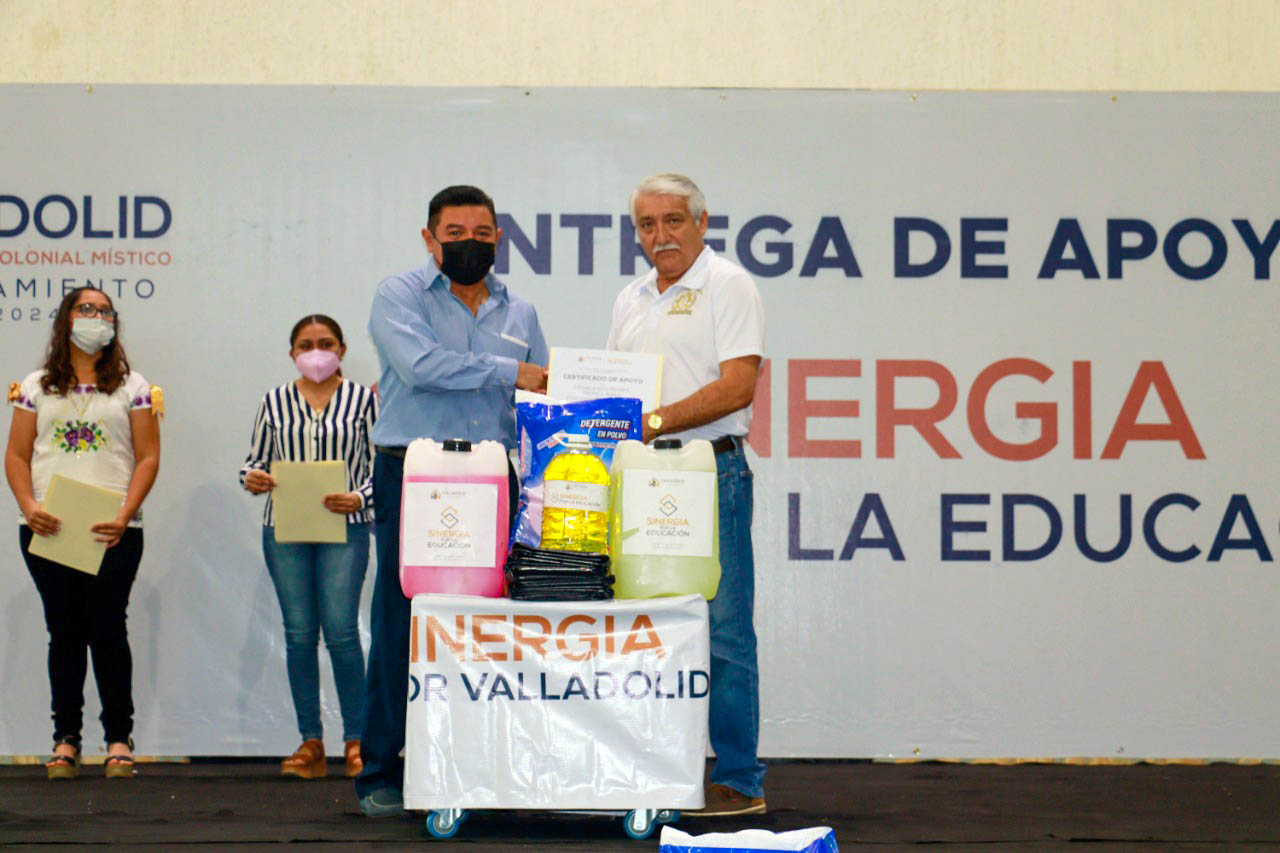 ENTREGA DE PRODUCTOS DE LIMPIEZA A ESCUELAS.