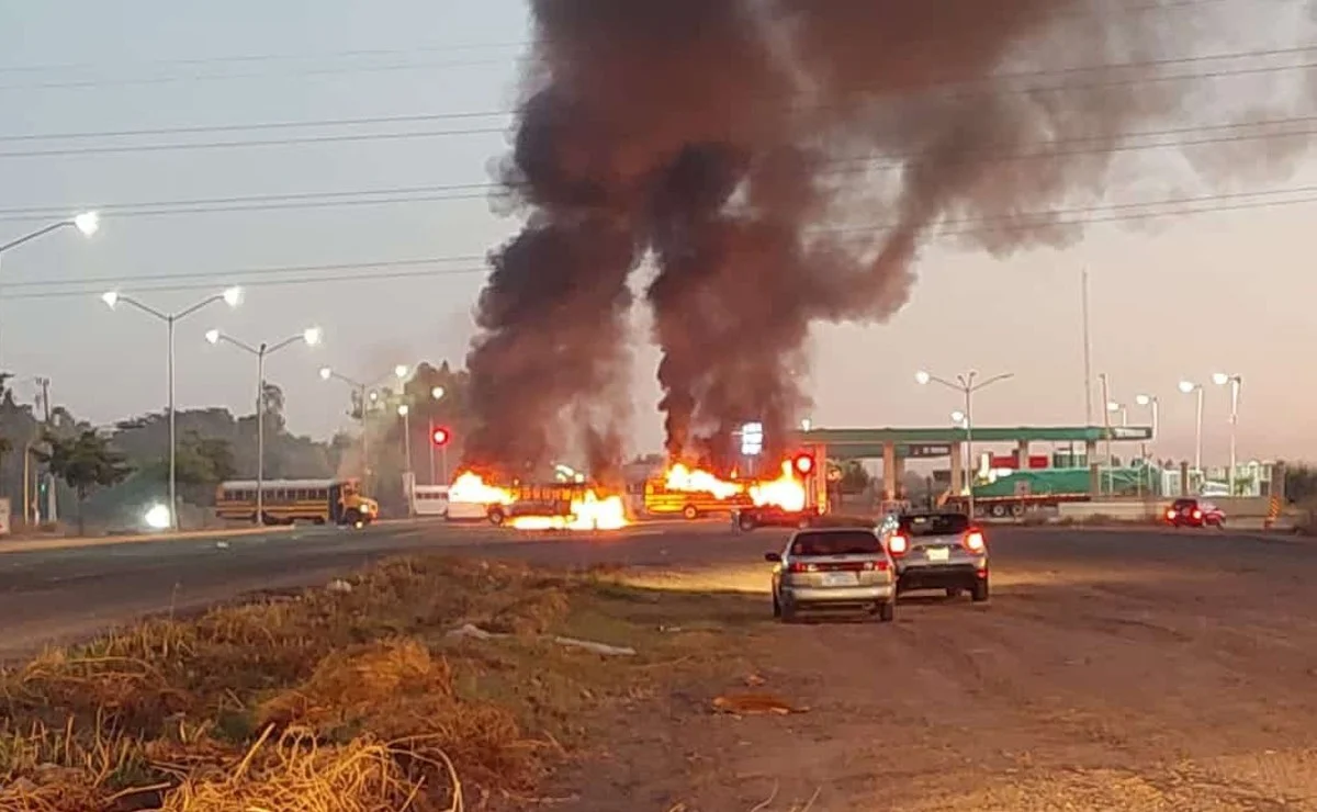 Bloqueos de calles, carreteras y balaceras en Culiacán por la detención de Ovidio Guzmán López "El Ratón" hijo del "Chapo" Guzmán Loera.